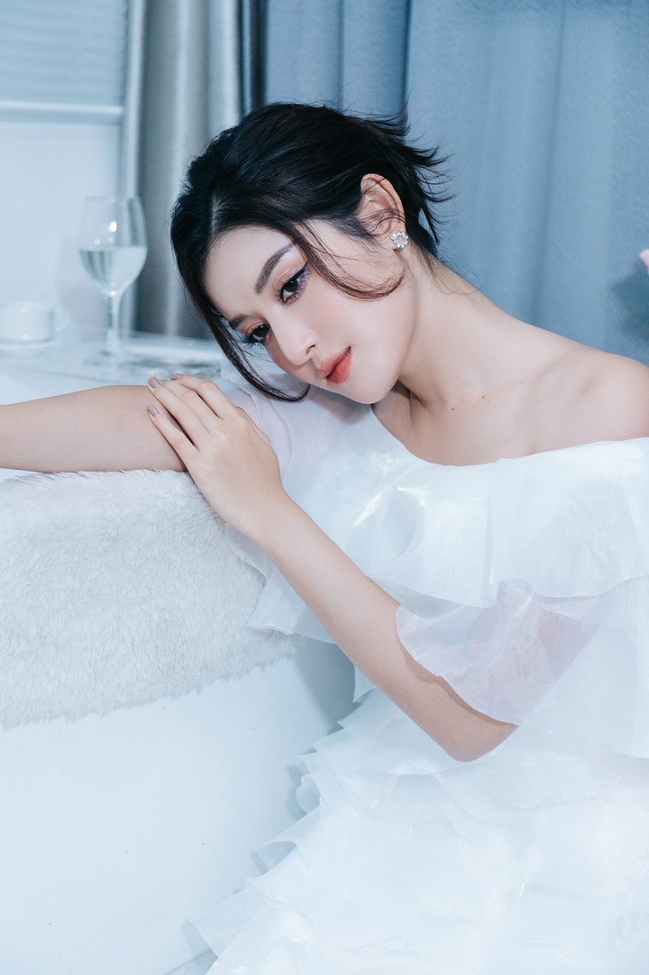 Á hậu Huyền My đẹp kiêu sa, tiết lộ lý do hạn chế hoạt động showbiz - 4