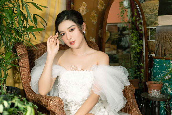 Á hậu Huyền My đẹp kiêu sa, tiết lộ lý do hạn chế hoạt động showbiz - 6