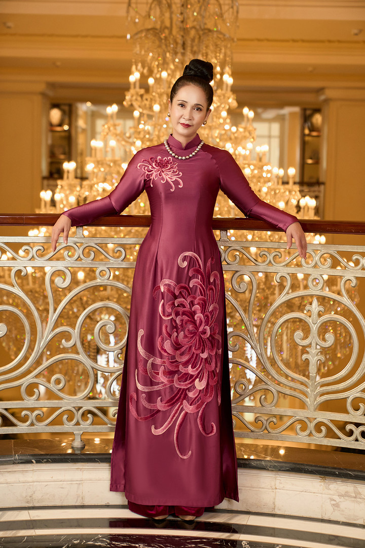 Nhan sắc trẻ đẹp của 'mẹ chồng' Lan Hương ở tuổi 61 - 3