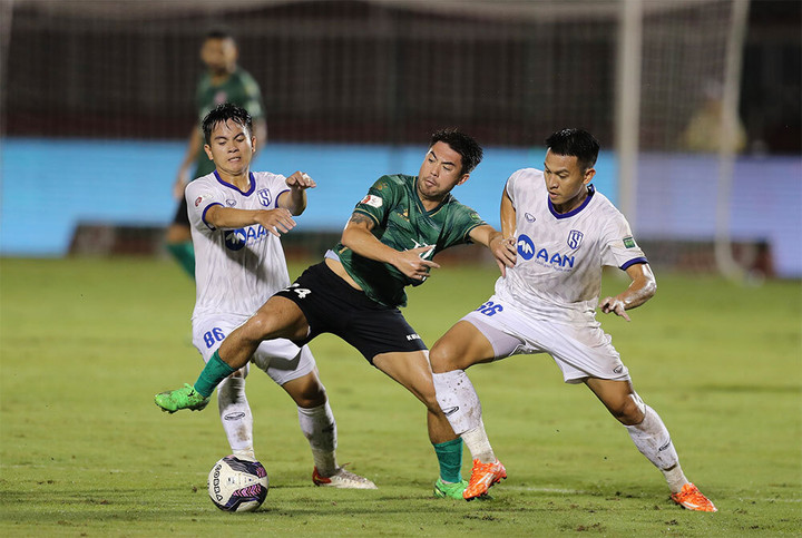 SLNA bị CĐV tẩy chay: Cầu thủ nhận lỗi, giám đốc xin thông cảm - 1