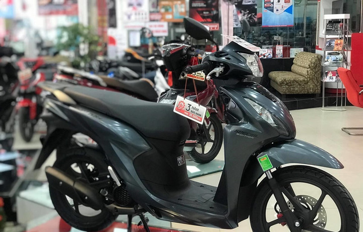 Nhiều mẫu xe tay ga tiếp tục khan hàng, đội giá bán cao tại đại lý - 1