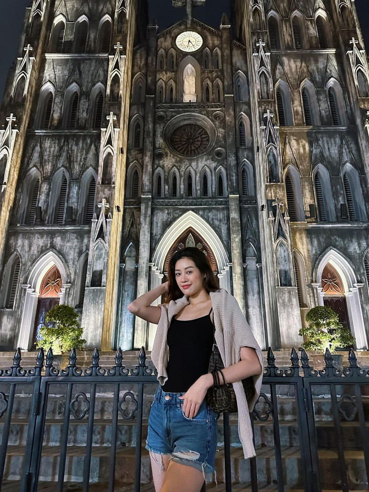 Sao Việt 27/10: NSND Công Lý xuất ngoại, đi du lịch cùng bà xã - 9