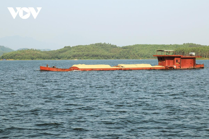 Ảnh: Vẻ quyến rũ mê hồn của hồ Thác Bà mùa nước nổi - 12