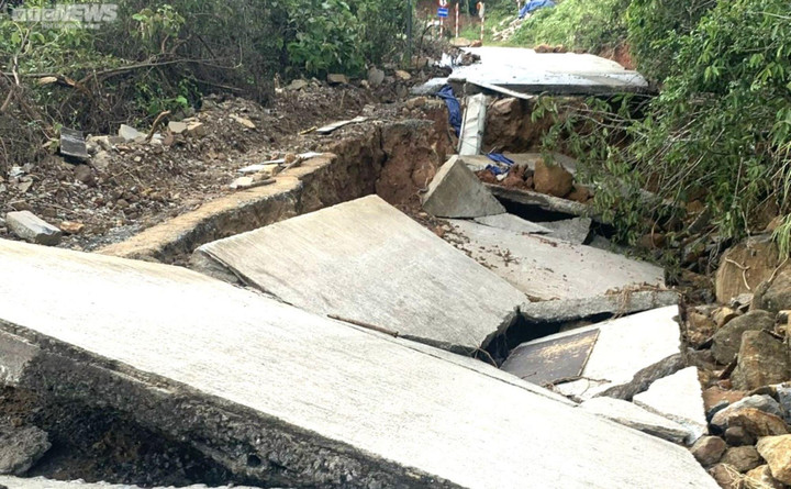 Cận cảnh các tuyến đường du lịch lên bán đảo Sơn Trà sạt lở tan hoang - 7