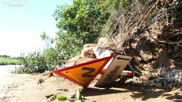 Cận cảnh các tuyến đường du lịch lên bán đảo Sơn Trà sạt lở tan hoang - 4