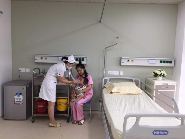 Chuyên gia hướng dẫn cách phòng tránh bội nhiễm vi khuẩn sau mắc Adenovirus - 1