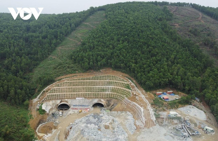 Yêu cầu đẩy nhanh tiến độ cao tốc Bắc - Nam và các dự án giao thông trọng điểm - 2