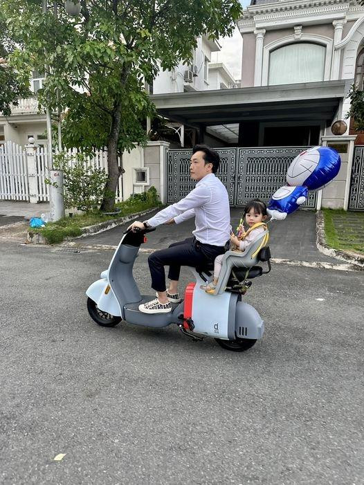 Cường Đô La khoe ảnh 'làm nail' cho con gái, cộng đồng mạng khen ngợi hết lời - 1