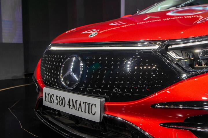 Cận cảnh xe điện Mercedes-Benz EQS tại Vietnam Motor Show 2022 - 3