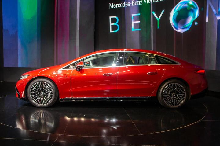 Cận cảnh xe điện Mercedes-Benz EQS tại Vietnam Motor Show 2022 - 4