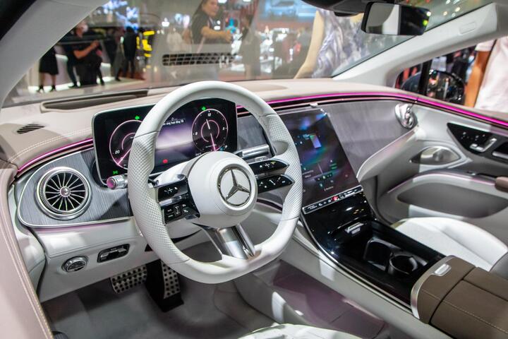 Cận cảnh xe điện Mercedes-Benz EQS tại Vietnam Motor Show 2022 - 18