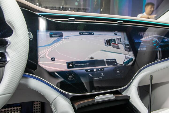 Cận cảnh xe điện Mercedes-Benz EQS tại Vietnam Motor Show 2022 - 11