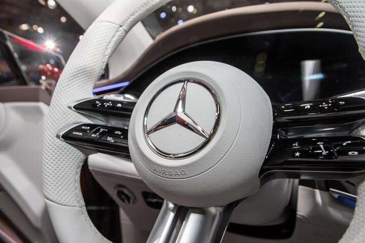 Cận cảnh xe điện Mercedes-Benz EQS tại Vietnam Motor Show 2022 - 12