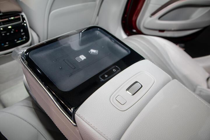 Cận cảnh xe điện Mercedes-Benz EQS tại Vietnam Motor Show 2022 - 17