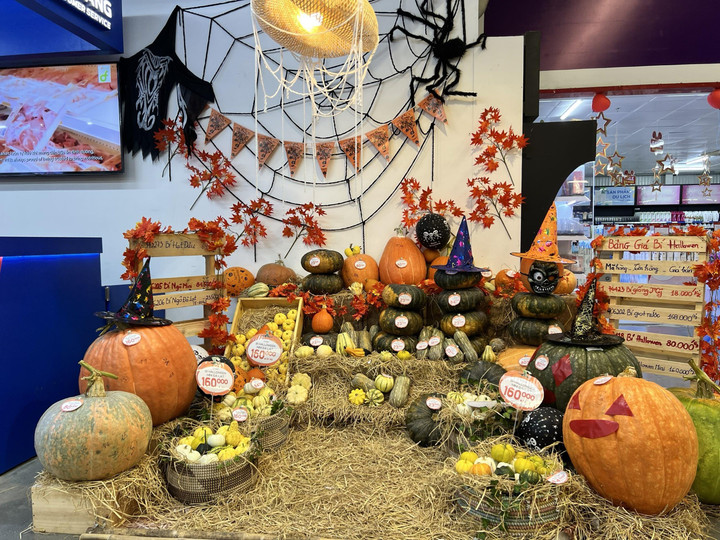 Chi chục triệu đồng ăn tiệc Halloween ở khách sạn 5 sao - 3