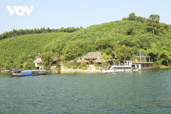 Ảnh: Vẻ quyến rũ mê hồn của hồ Thác Bà mùa nước nổi - 5