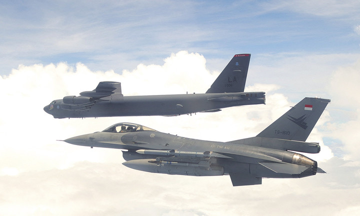 Bộ đôi máy bay ném bom tầm xa chiến lược của Mỹ nguy hiểm thế nào? - 1