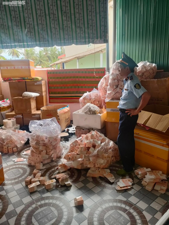 Bình Định: Bất ngờ 'đột kích' cơ sở sản xuất, phát hiện hàng nghìn mỹ phẩm giả - 1