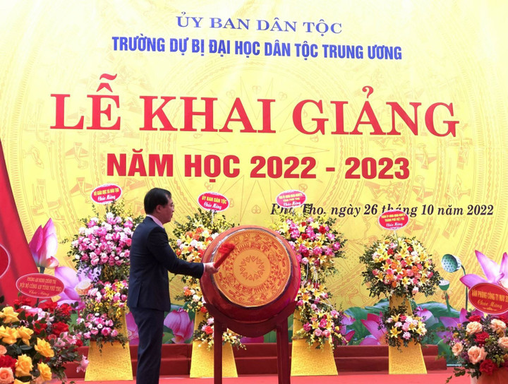 Xúc động lời dặn dò thầy hiệu trưởng gửi các học sinh dân tộc thiểu số - 1