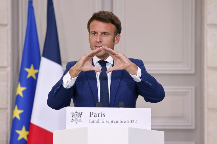 Tổng thống Macron: Giá năng lượng ở Pháp sẽ tăng 15% - 1
