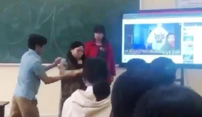 Xuất hiện clip hé lộ nguyên nhân nữ giáo viên bị 'cưỡng chế' ra khỏi lớp học - 2
