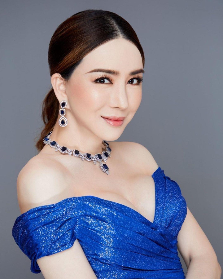 Quá khứ nghèo khó, bị miệt thị của nữ tỷ phú vừa mua lại Miss Universe - 2