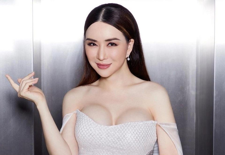 Quá khứ nghèo khó, bị miệt thị của nữ tỷ phú vừa mua lại Miss Universe - 1