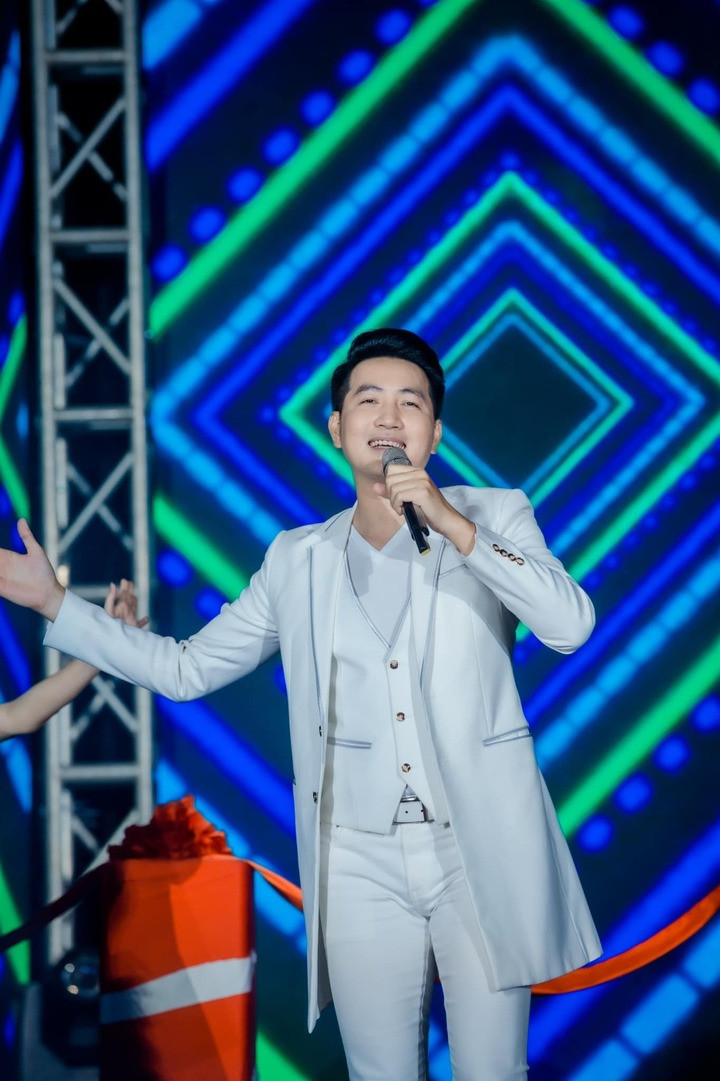 Ca sĩ Nguyễn Phi Hùng kể chuyện bị gia đình dọa từ mặt vì mải mê với nghệ thuật - 2