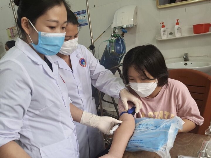 Bộ Y tế cử chuyên gia hỗ trợ Bắc Kạn kiểm soát cúm B - 1