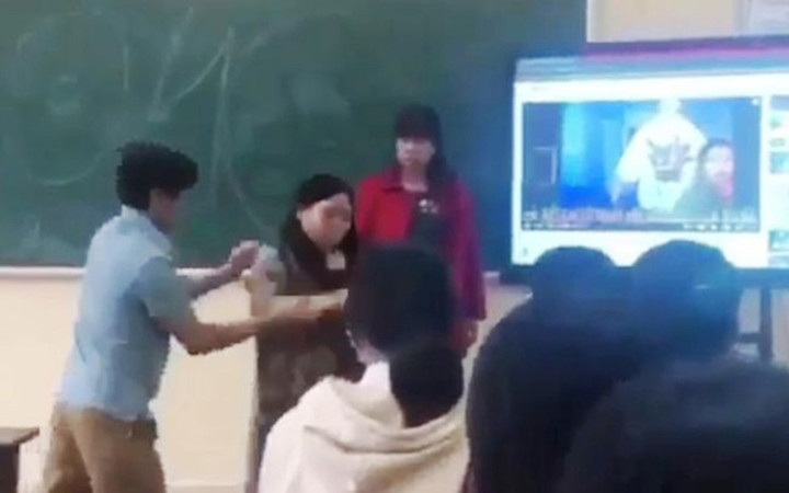 Thầy đẩy cô giáo khỏi lớp: Hành động không nên xảy ra, bất luận vì lý do gì - 1