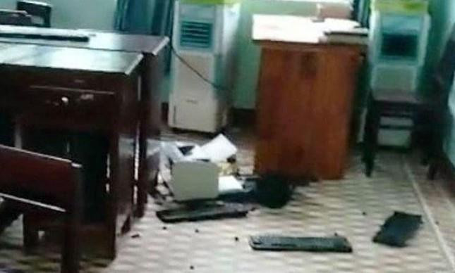 Nhóm học sinh đột nhập trường học, đập phá nhiều tài sản - 2