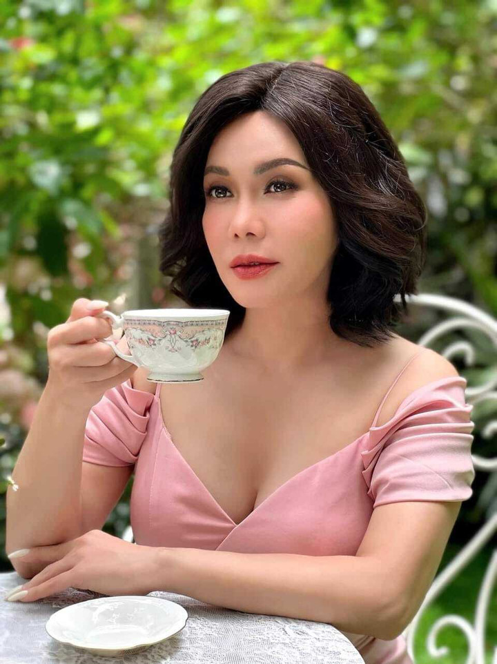 Sao Việt 30/10: Nghệ sĩ Lê Tuấn Anh trêu chọc bà xã Hồng Vân - 7