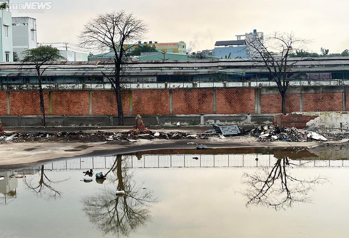 TP.HCM: Hiện trường hoang tàn sau 3 tháng cháy kho hóa chất của Cty An Minh Thức - 3