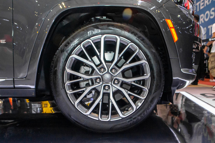 XeJeep Grand Cherokee giá hơn 6 tỷ đồng có gì đặc biệt? - 4