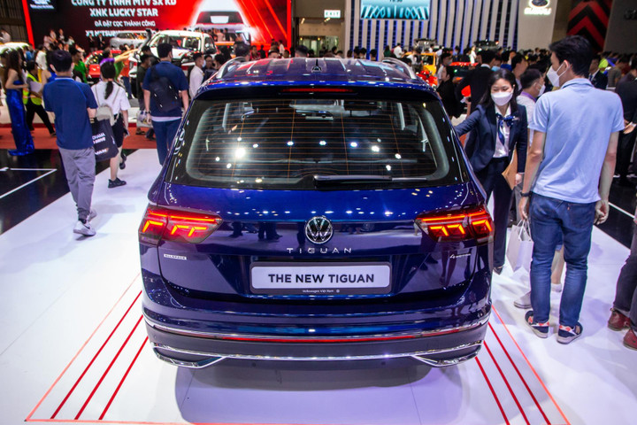 Chi tiết Volkswagen Tiguan Allspace 2023 giá 2 tỷ đồng - 3