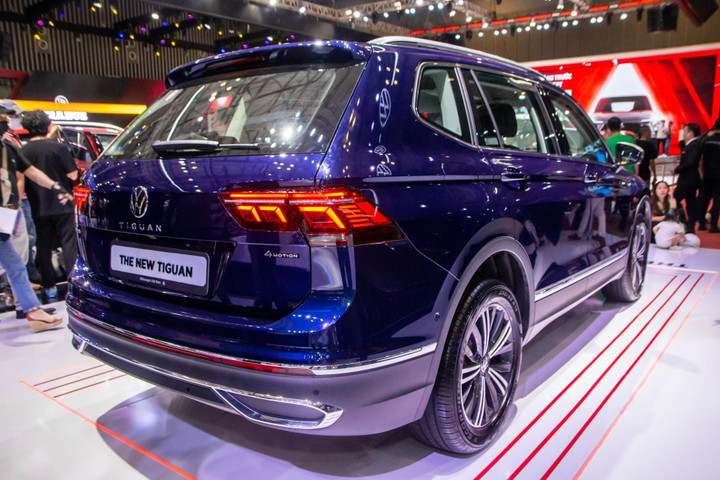 Chi tiết Volkswagen Tiguan Allspace 2023 giá 2 tỷ đồng - 8