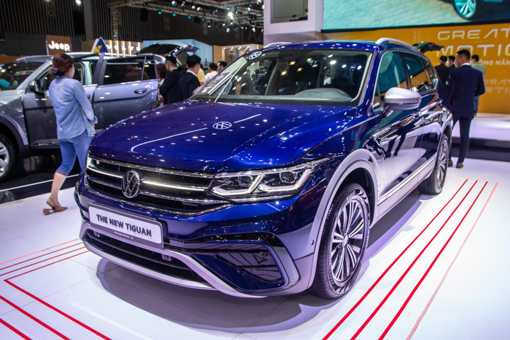 Chi tiết Volkswagen Tiguan Allspace 2023 giá 2 tỷ đồng - 2