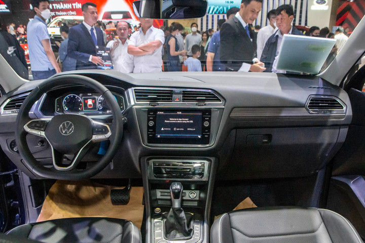 Chi tiết Volkswagen Tiguan Allspace 2023 giá 2 tỷ đồng - 5