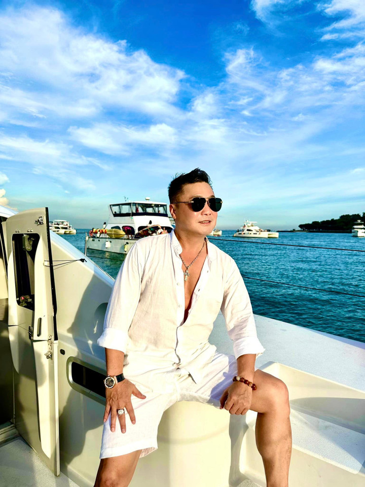 Sao Việt 31/10: Lý Hùng phong độ như nam thần ở tuổi 53 - 2