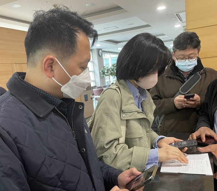 ĐSQ Việt Nam hỗ trợ gia đình nhận dạng người Việt gặp nạn ở Itaewon - 1