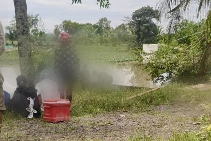 Lật xuồng tự chế, thanh niên bơi ra cứu 2 bạn nhưng cả 3 cùng chết đuối - 1