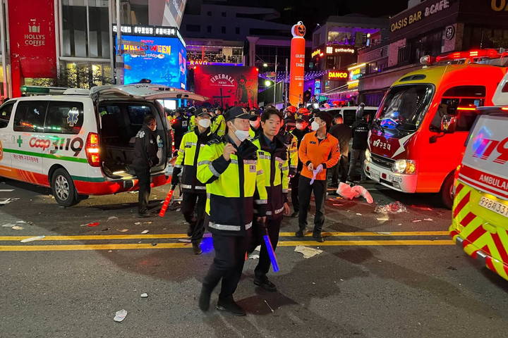Nhân chứng thảm kịch Halloween ở Hàn Quốc: Người ngã xuống như quân cờ domino - 2
