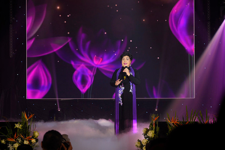 Mẹ Hoài Linh tới ủng hộ khi con trai trở lại sân khấu diễn kịch - 5