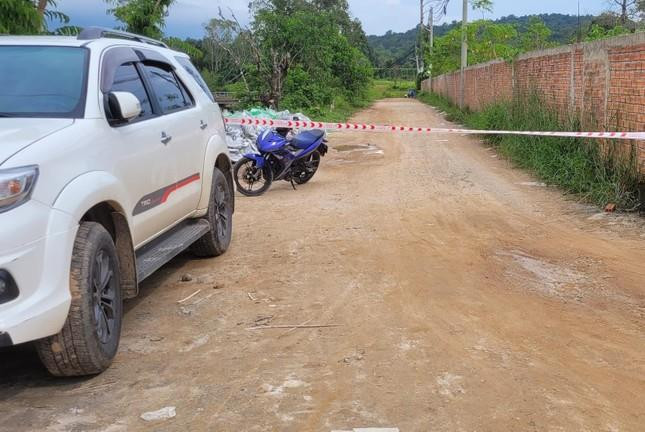 Nổ súng làm 6 người thương vong ở Phú Quốc: Sát thủ khai vứt vũ khí vào bìa rừng - 2