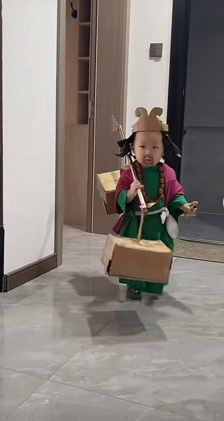 Cười xỉu với những màn hóa trang '1 phần đáng sợ 9 phần hài hước' - 5