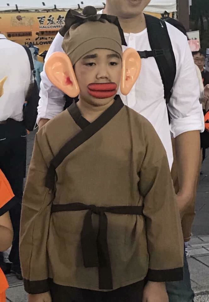 Cười xỉu với những màn hóa trang '1 phần đáng sợ 9 phần hài hước' - 2