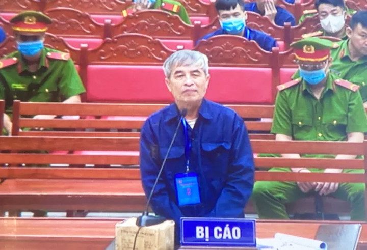 Xét xử vụ 200 triệu lít xăng giả: Ông trùm hối hận vì kéo con vào vòng lao lý - 1