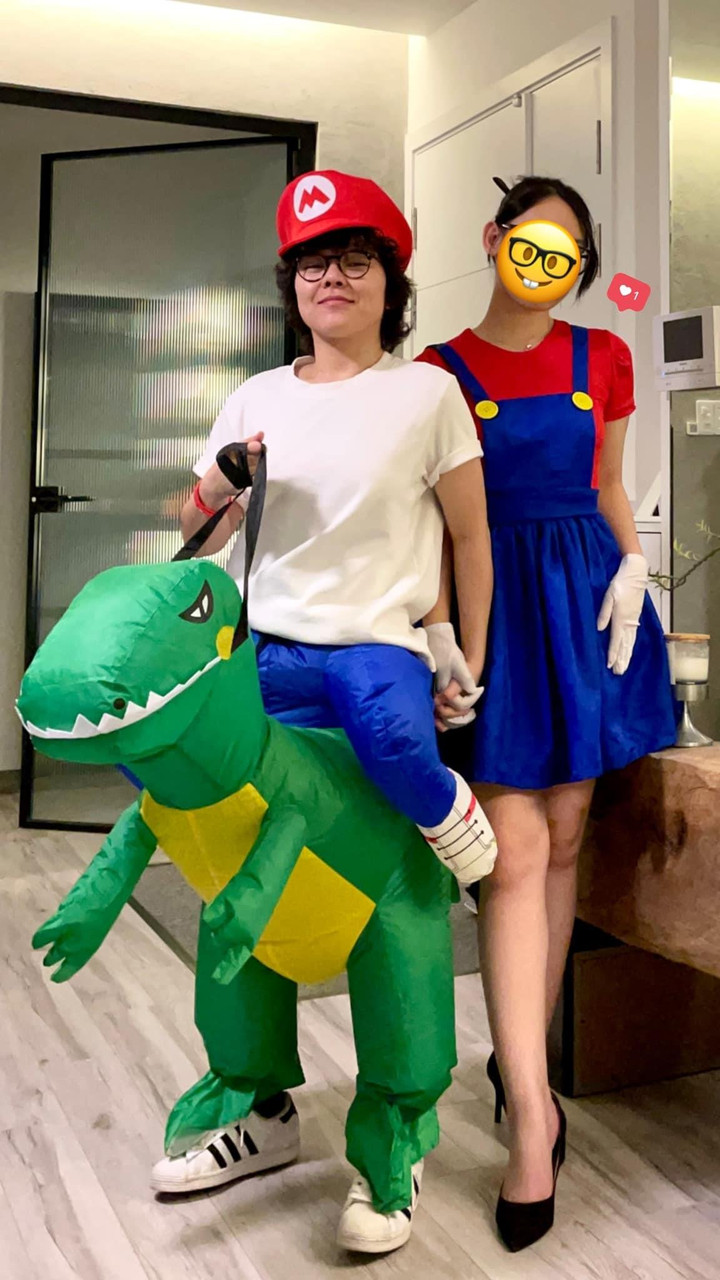 Tiên Tiên chia sẻ hình ảnh nắm tay bạn gái nhưng nhất quyết giấu kín mặt - 1