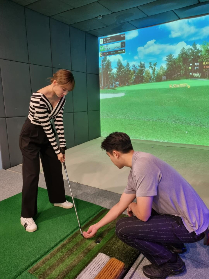 Sao Việt 2/11: Mạnh Trường khoe ảnh hiếm với vợ thời đang yêu - 4