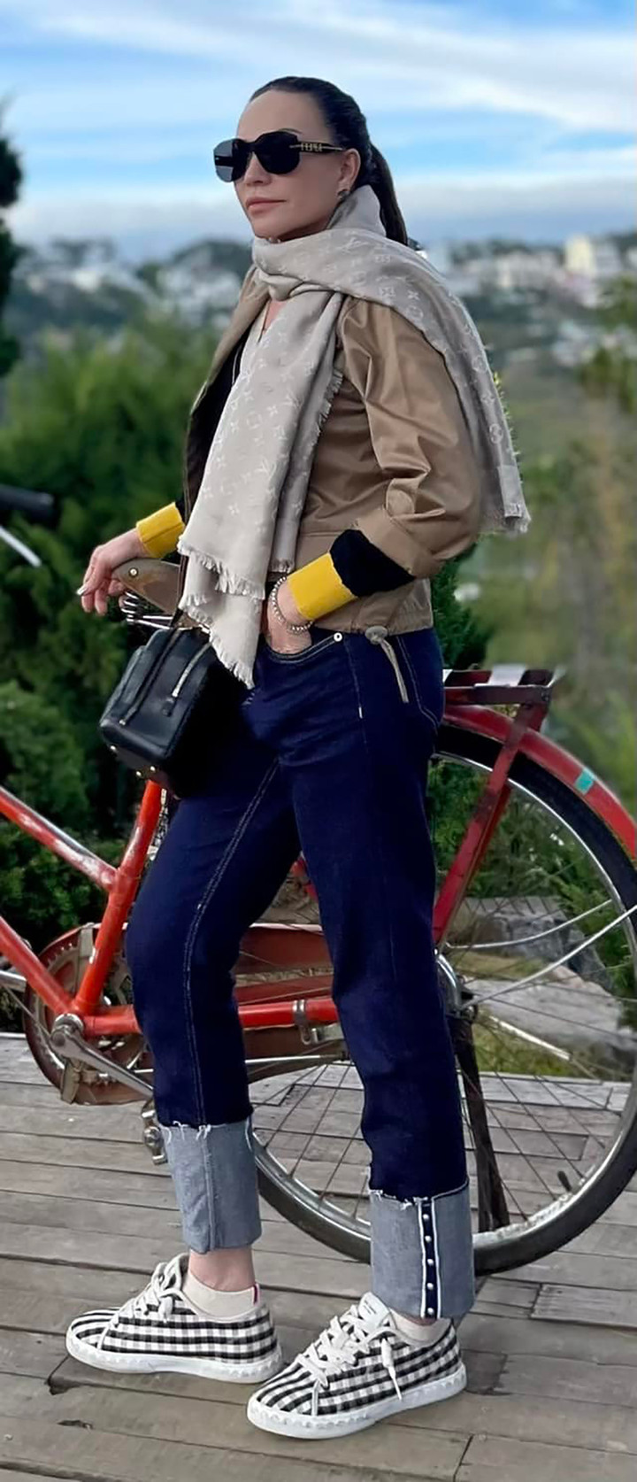 Sao Việt 2/11: Mạnh Trường khoe ảnh hiếm với vợ thời đang yêu - 8